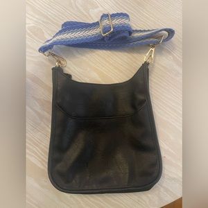 Ahdorned Handbag with removable strap